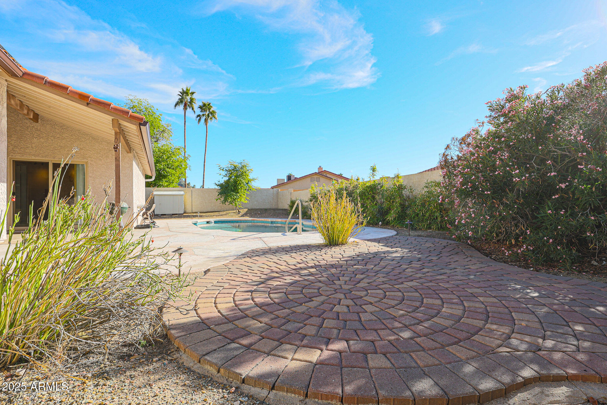 2101 East Redfield Road Phoenix, AZ 85022 - Photo 39 of 43 Paver Seating Area
