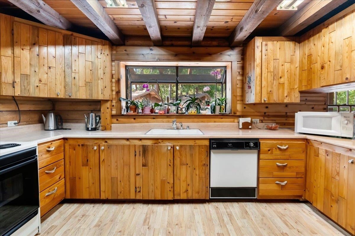4140 Columbine Road Weed, CA 96094 - Photo 17 of 41 Gallery Image 17