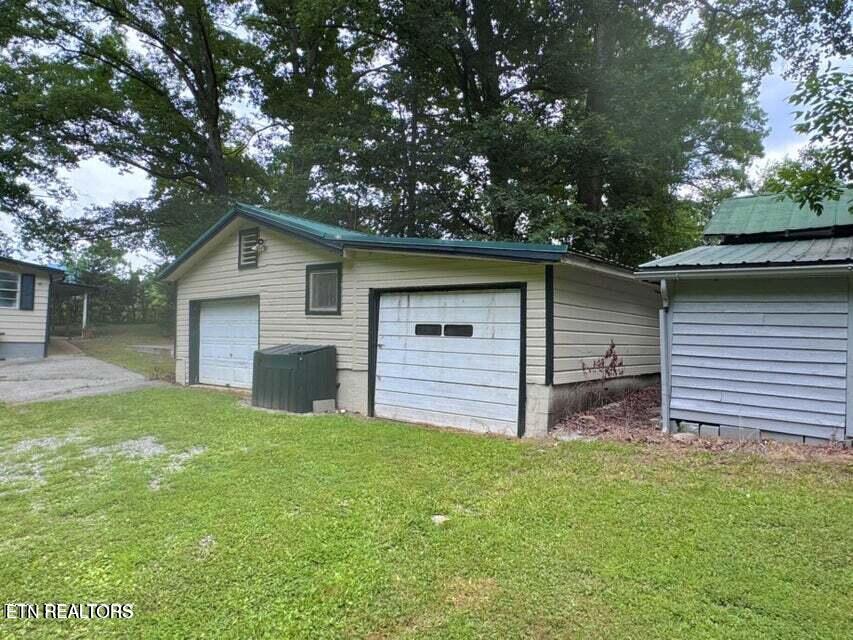 213 Tom Henry Road Townsend, TN 37882 - Photo 17 of 36 20240821141610959354000000-o