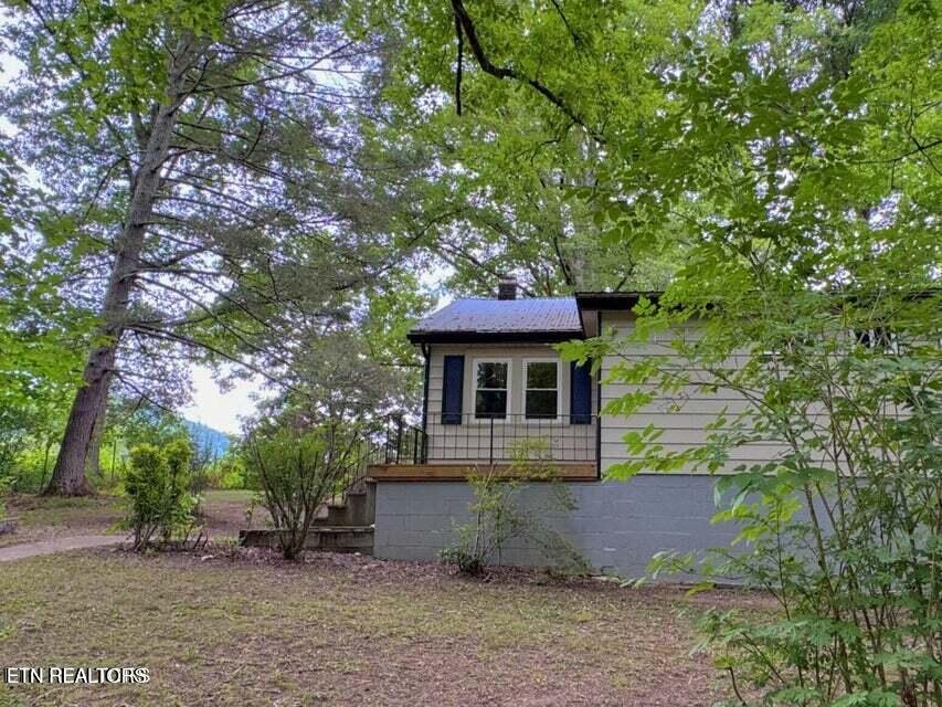213 Tom Henry Road Townsend, TN 37882 - Photo 7 of 36 20240821141633861060000000-o