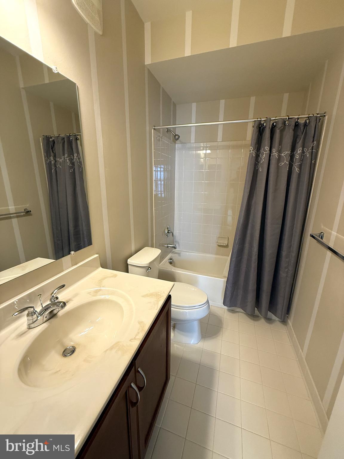 43132 Thoroughfare Gap Terrace Ashburn, VA 20148 - Photo 15 of 18 a bathroom with a sink and a tub