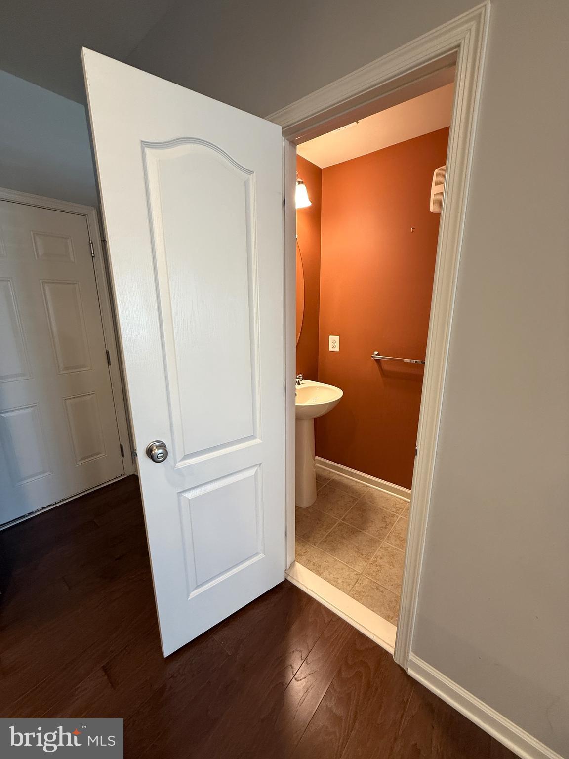 43132 Thoroughfare Gap Terrace Ashburn, VA 20148 - Photo 7 of 18 an entryway with a door