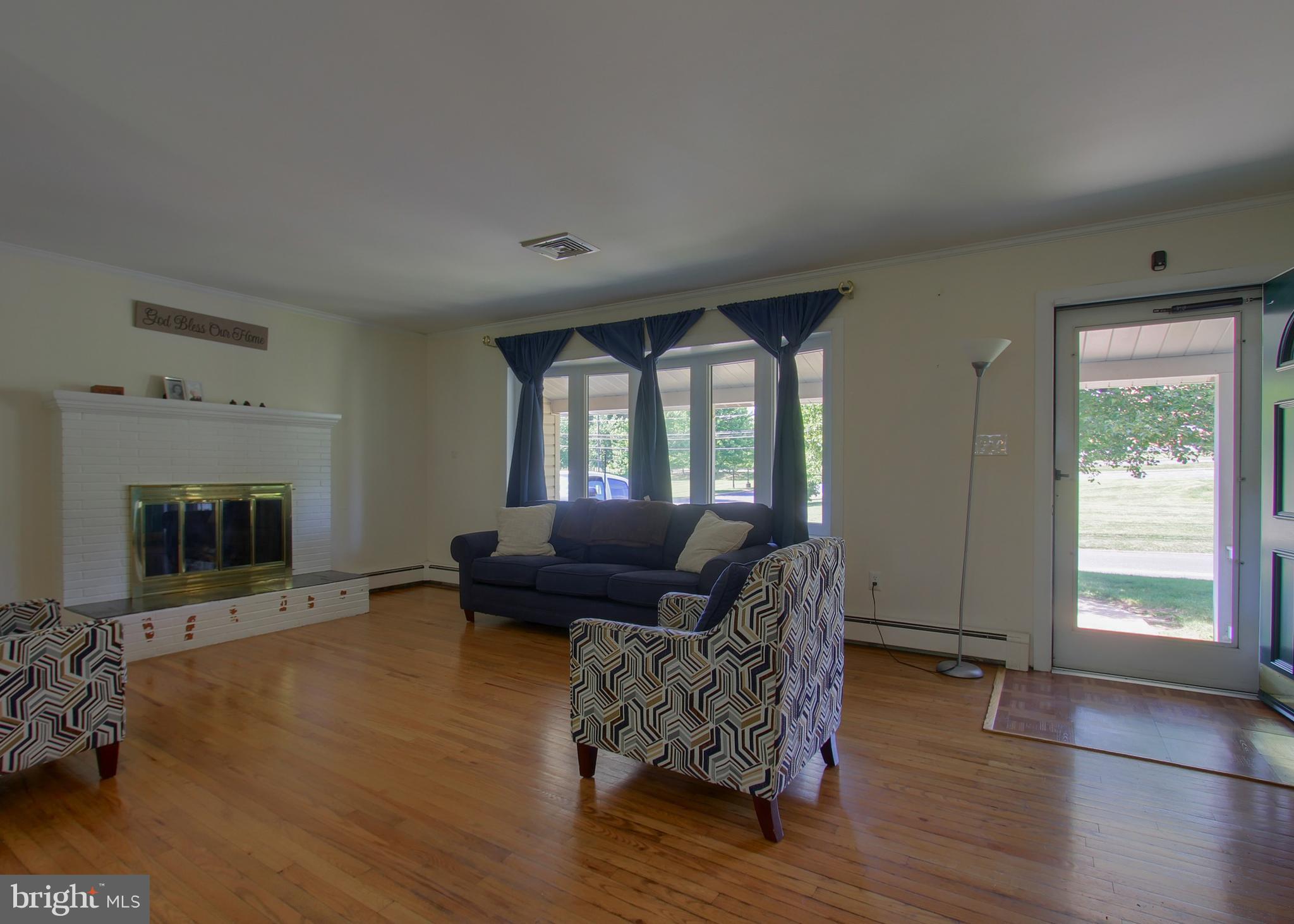 4209 Valley Road Harrisburg, PA 17112 - Photo 10 of 28 Gas fireplace