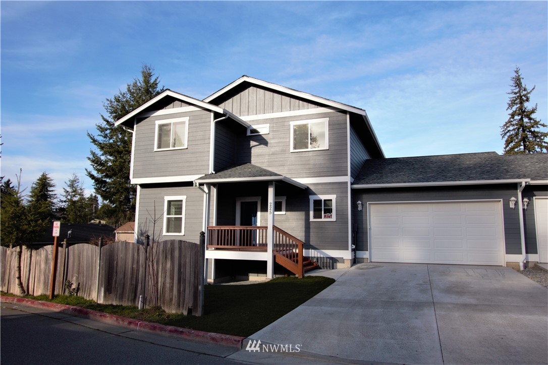 225 North Cabot Road Everett, WA 98203 - Photo 1 of 17