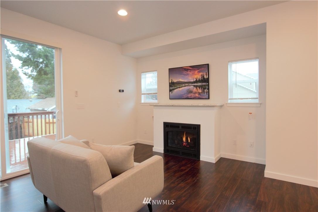 225 North Cabot Road Everett, WA 98203 - Photo 4 of 17