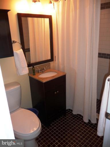 6736 Glenkirk Road Baltimore, MD 21239 - Photo 16 of 30 Bath 2