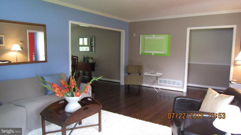 6736 Glenkirk Road Baltimore, MD 21239 - Photo 26 of 30 Living Room