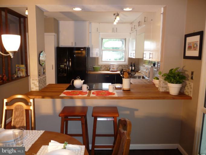 6736 Glenkirk Road Baltimore, MD 21239 - Photo 4 of 30 Kitchen