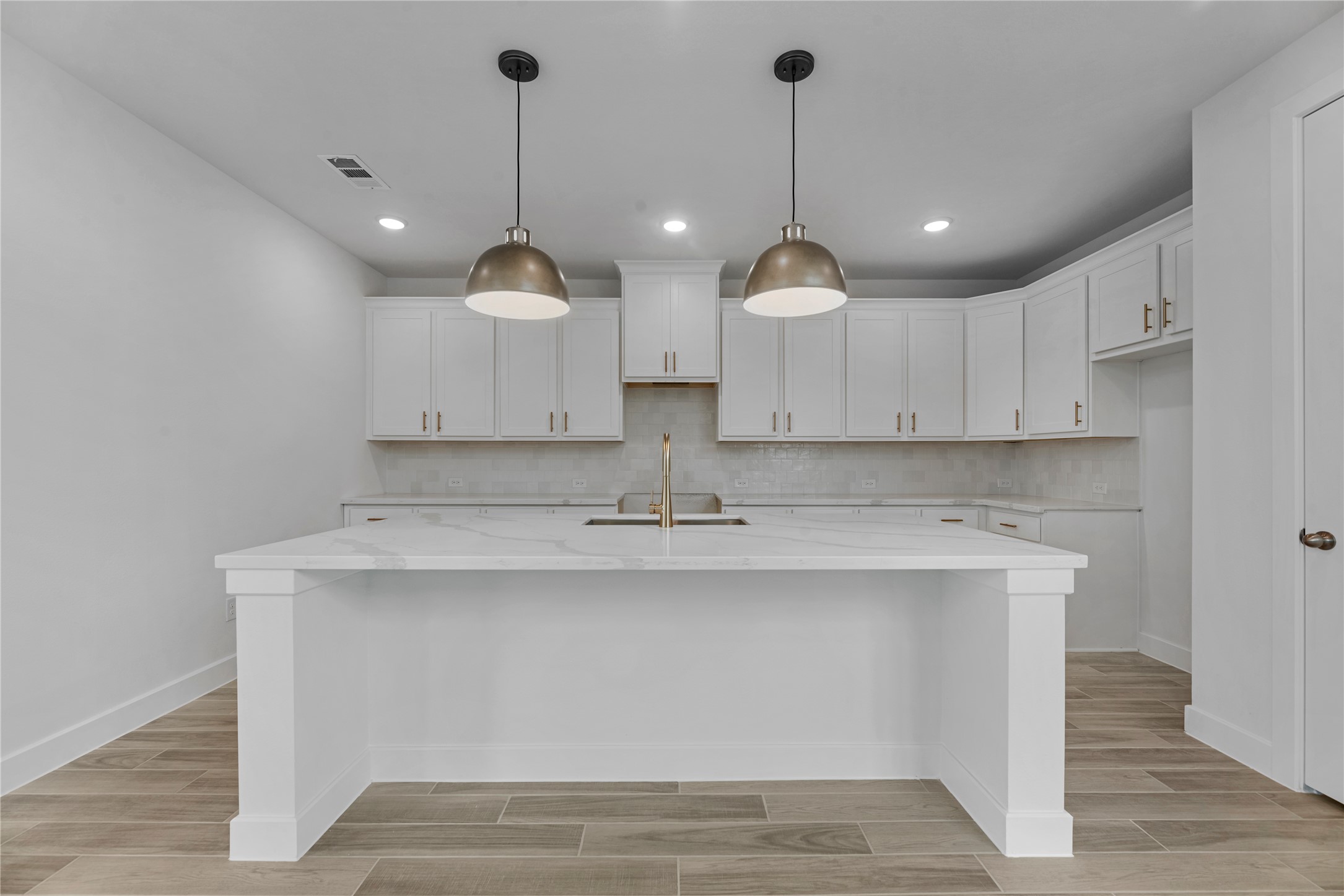 105 Railhead Drive Georgetown, TX 78633 - Photo 5 of 23 Representative image. Features, specifications, selections and colors may vary.