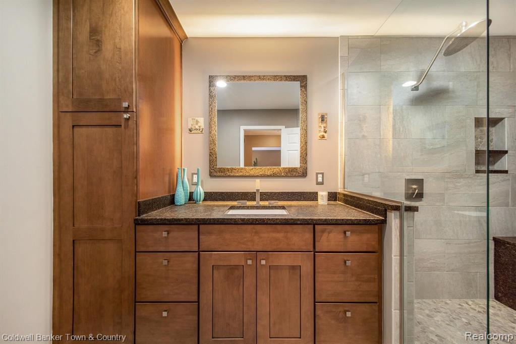 7143 Perry Lake Road Clarkston, MI 48346 - Photo 22 of 35 Gallery Image 22