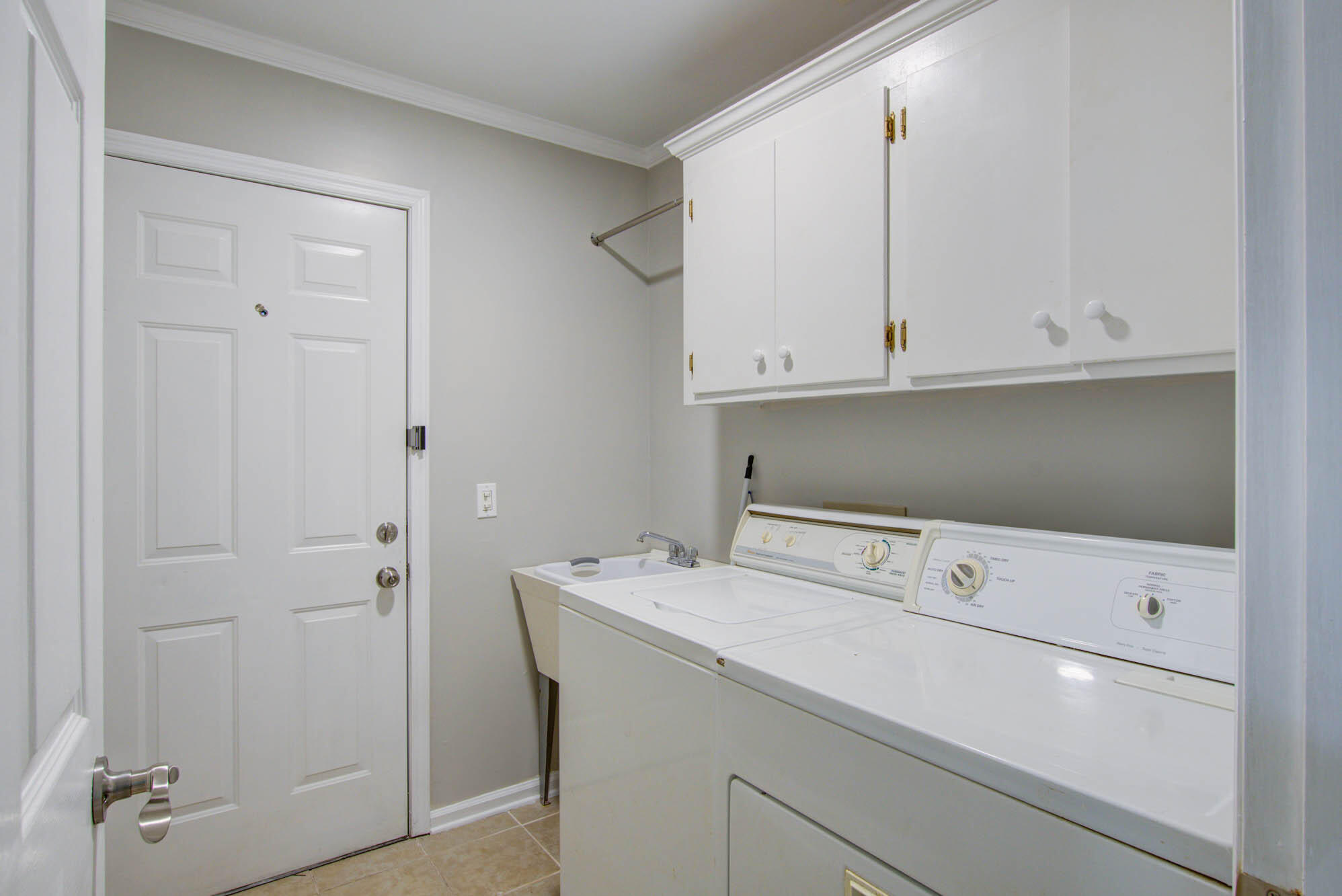 1025 Chapel Branch Road Santee, SC 29142 - Photo 19 of 50 Main Level Laundry