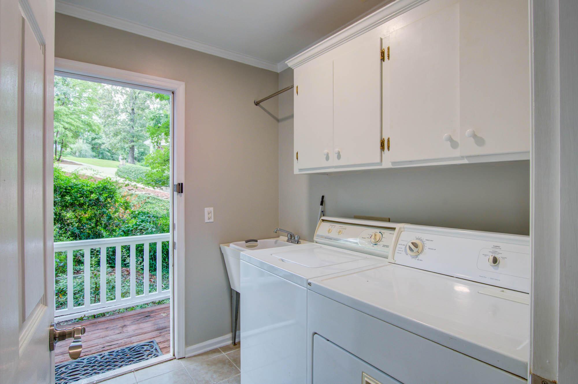 1025 Chapel Branch Road Santee, SC 29142 - Photo 20 of 50 Main Level Laundry