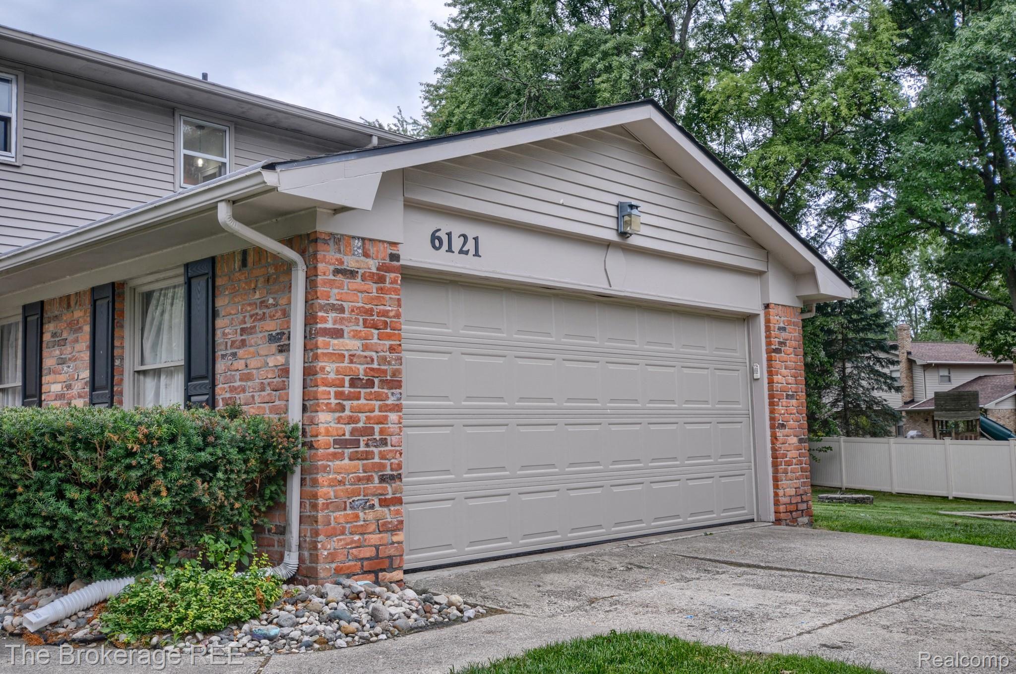6121 Kings Shire Road Grand Blanc, MI 48439 - Photo 3 of 42 SD3_5055-HDR(5).jpg