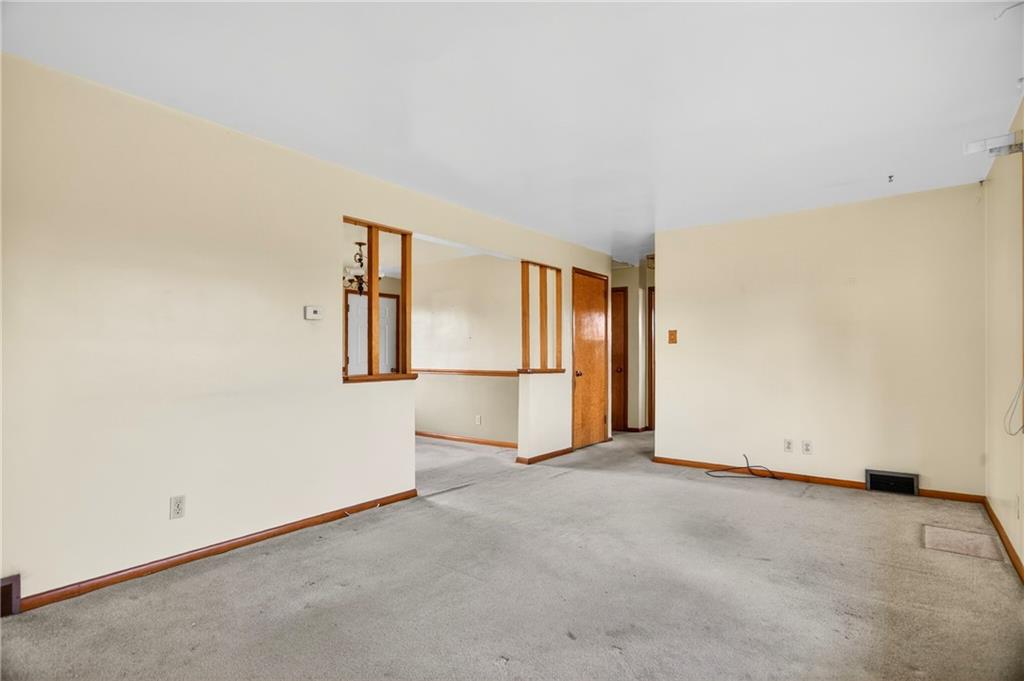 105 Clearview Drive Baden, PA 15005 - Photo 10 of 43 an empty room with window