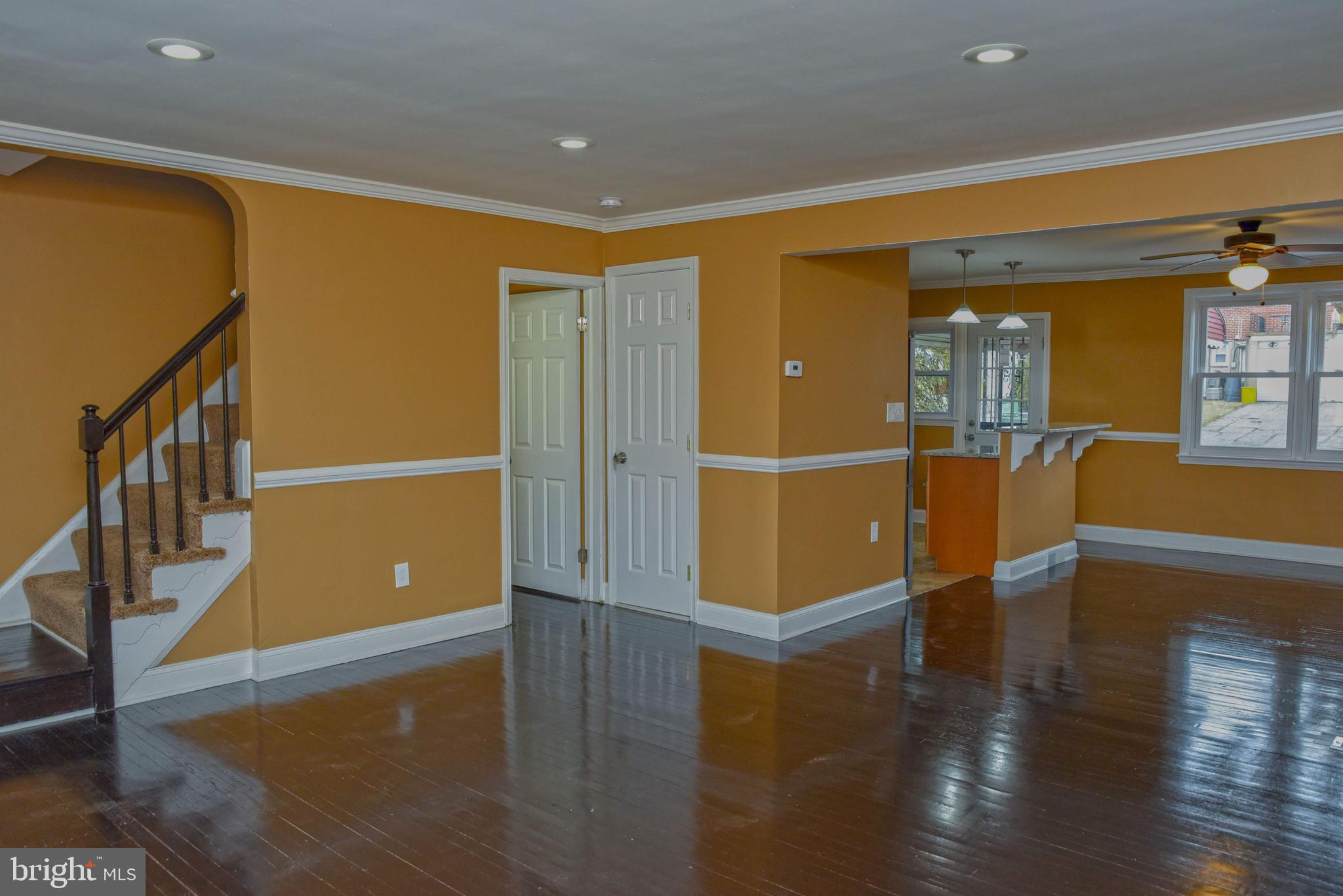 4920 Lindsay Road Baltimore, MD 21229 - Photo 2 of 43
