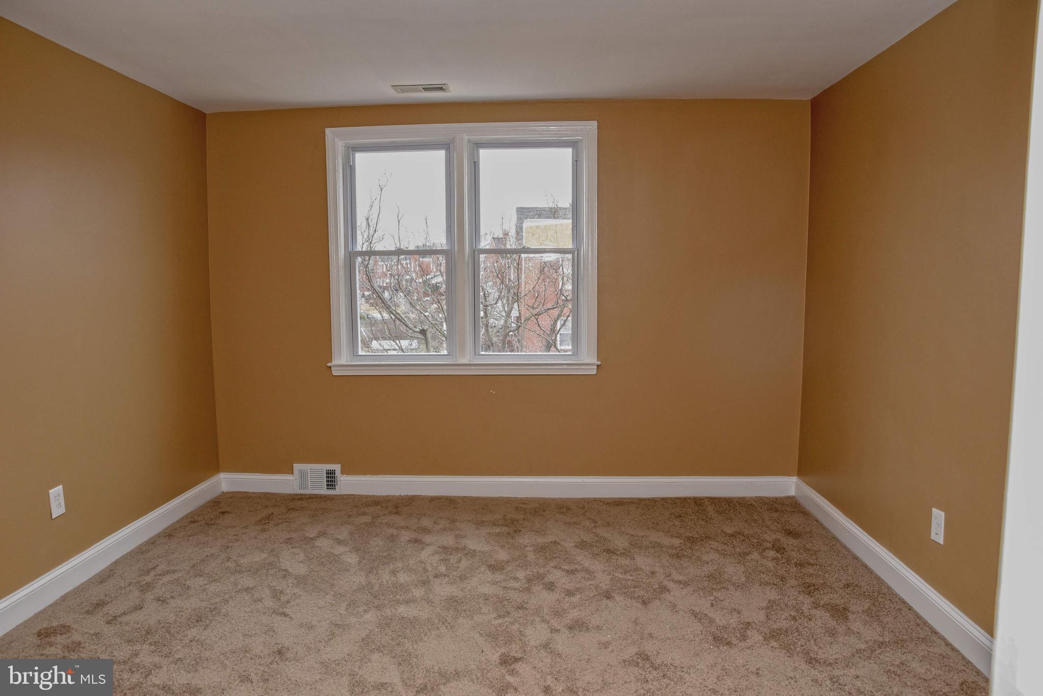 4920 Lindsay Road Baltimore, MD 21229 - Photo 4 of 43
