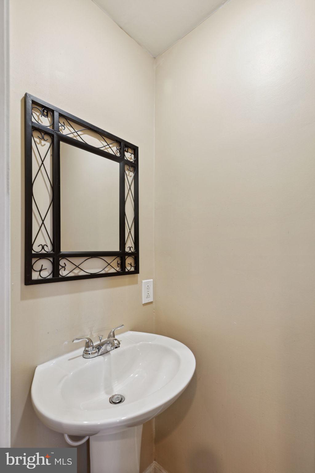 7806 Ridge Avenue Philadelphia, PA 19128 - Photo 11 of 35