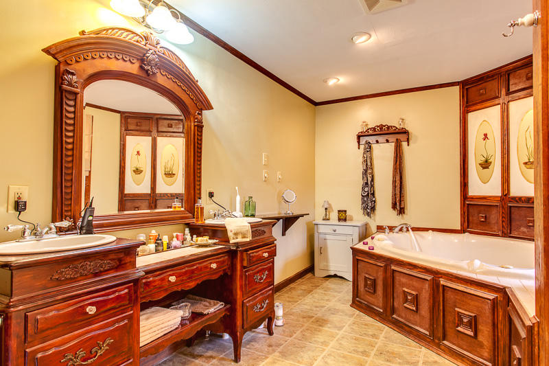 5727 Jones Road Knoxville, TN 37918 - Photo 11 of 36 Master bath 2
