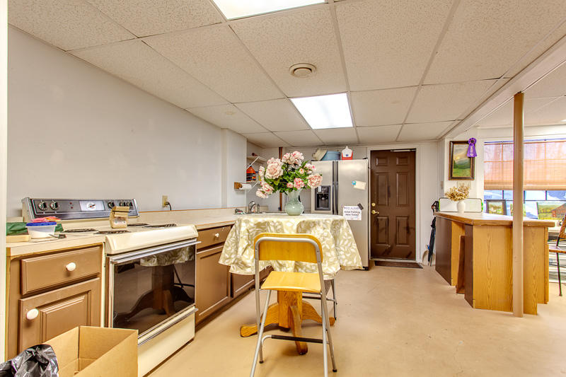 5727 Jones Road Knoxville, TN 37918 - Photo 21 of 36 downstairs kitchenette