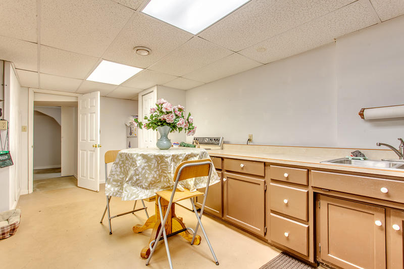 5727 Jones Road Knoxville, TN 37918 - Photo 22 of 36 downstairs kichenette 2