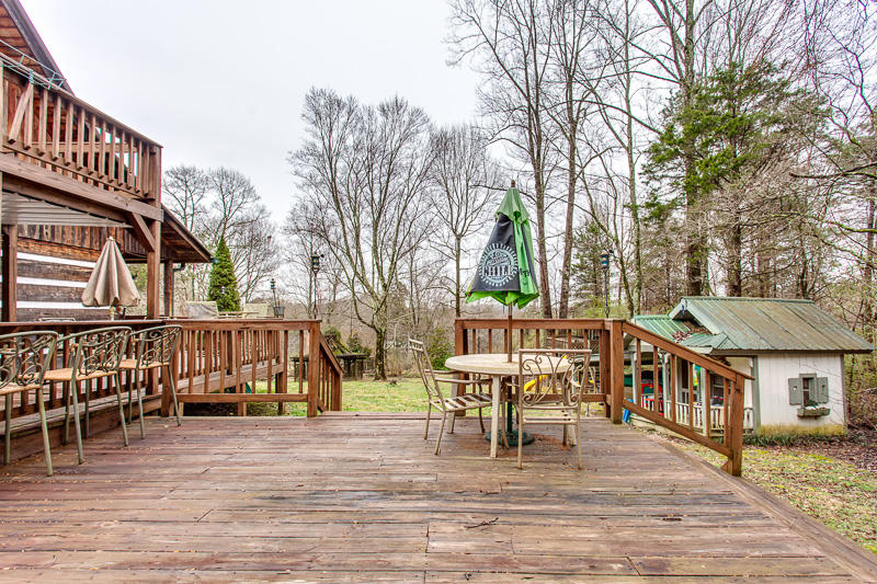 5727 Jones Road Knoxville, TN 37918 - Photo 31 of 36 Side deck view of front