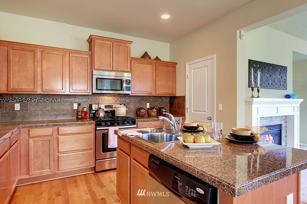 18312 39th Avenue Southeast Bothell, WA 98012 - Photo 3 of 15 Gallery Image 3