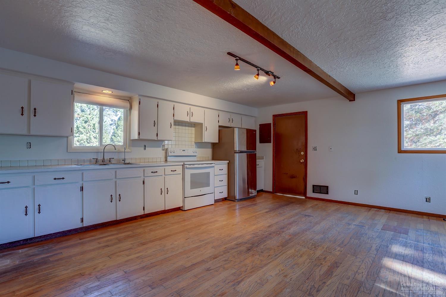 17390 Wells Road Bend, OR 97707 - Photo 9 of 25 Additional Photo