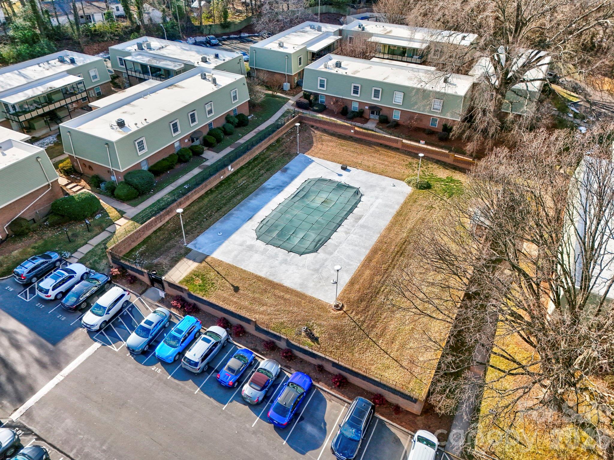 2626 Park Road, Unit B Charlotte, NC 28209 - Photo 26 of 31 a view of a water fountain in the balcony
