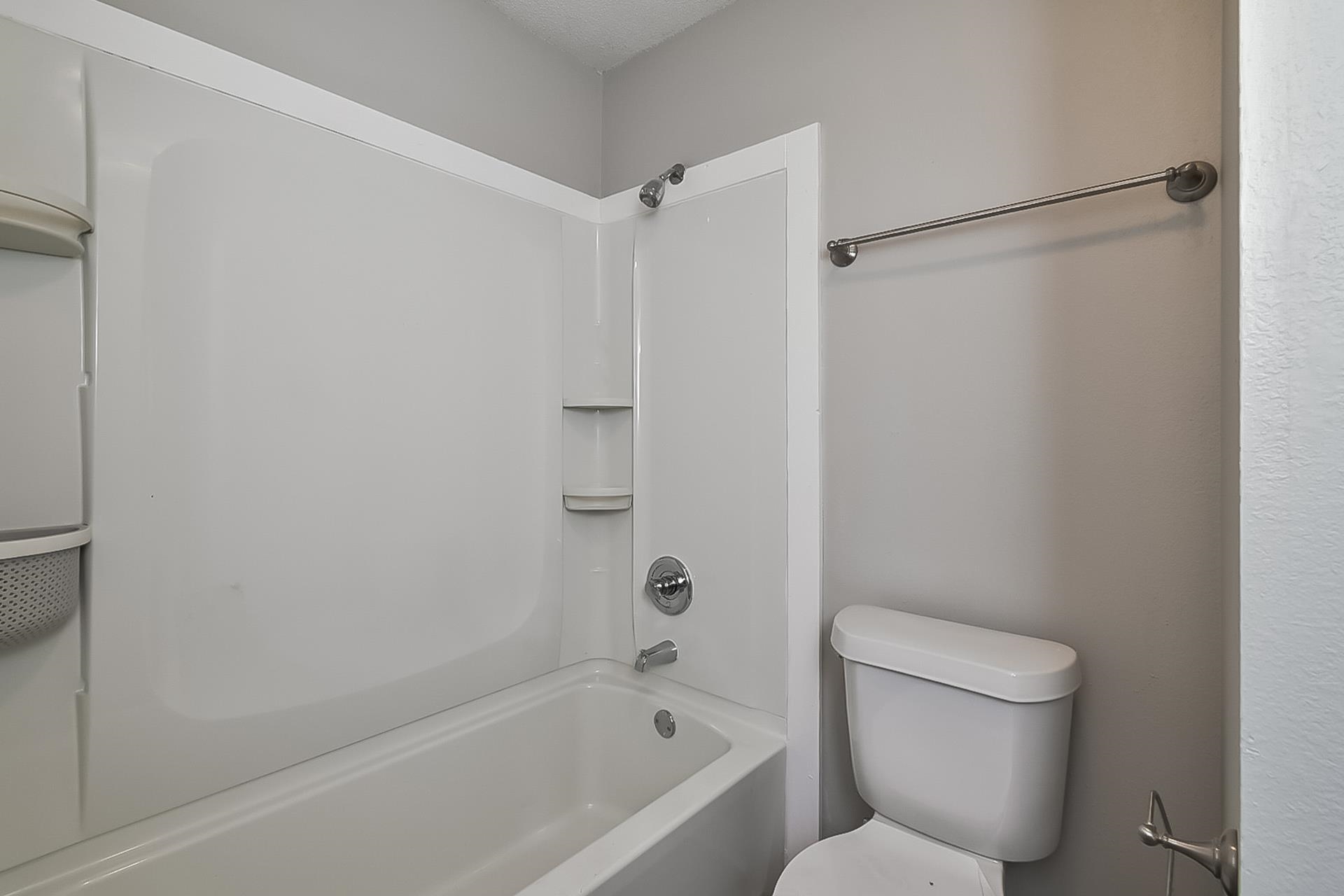 4539 Longtree Avenue Memphis, TN 38128 - Photo 13 of 16 a bathroom with a toilet and a bathtub