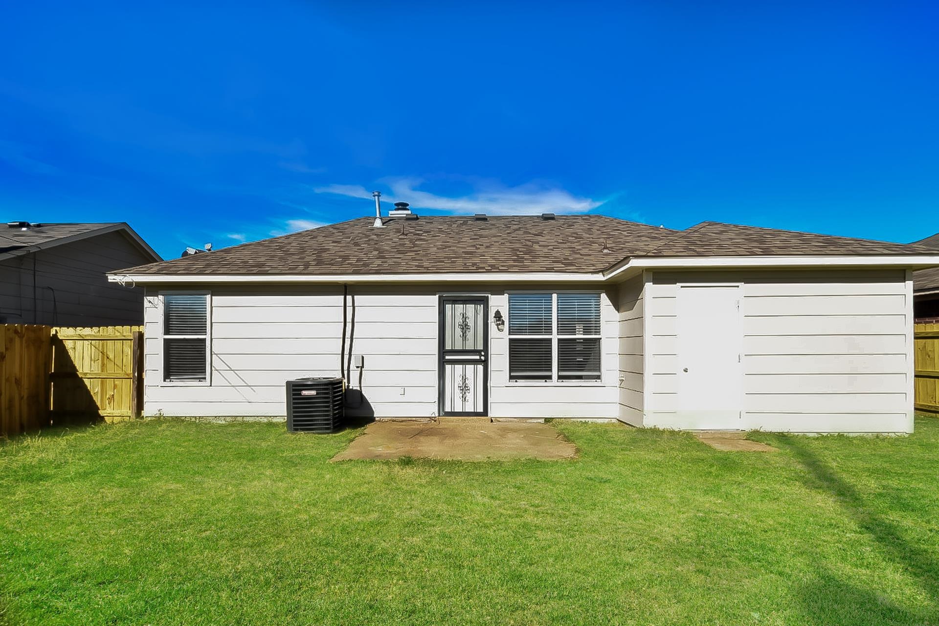 4539 Longtree Avenue Memphis, TN 38128 - Photo 14 of 16 a house view with a garden space