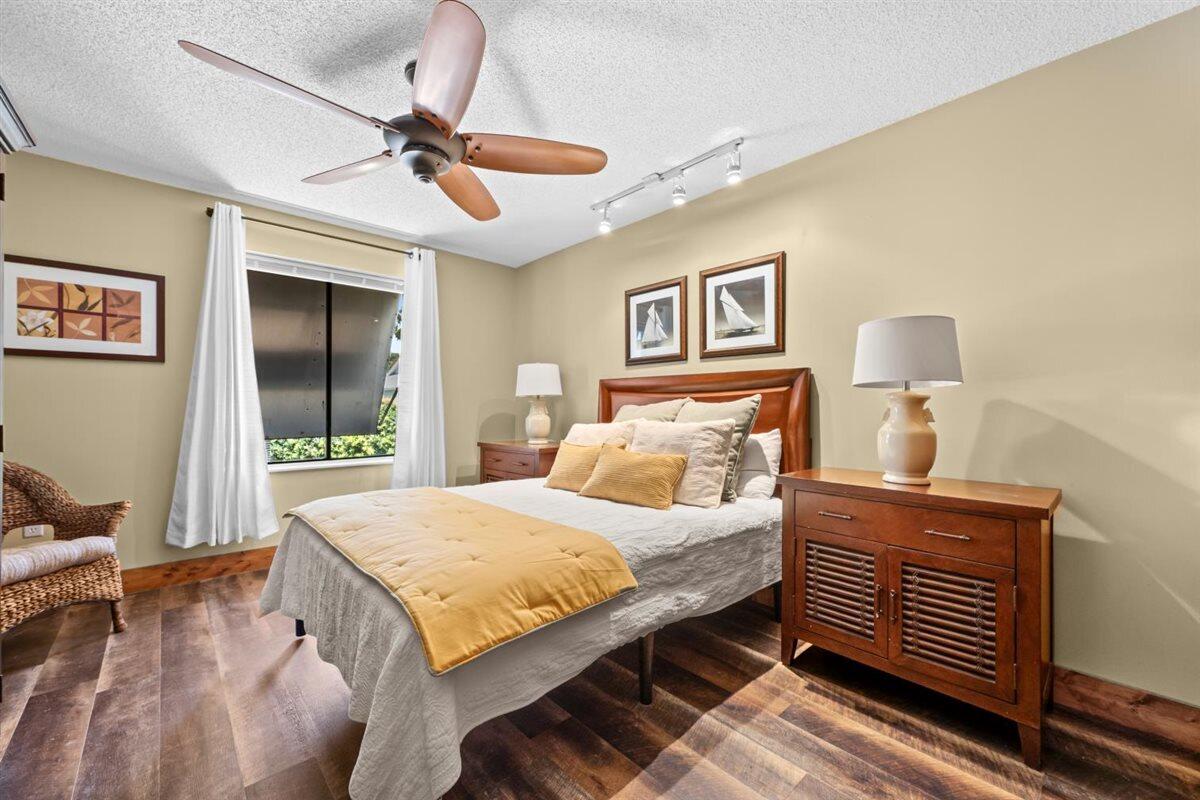 109 Seashore Drive Jupiter, FL 33477 - Photo 26 of 46 3rd Bedroom