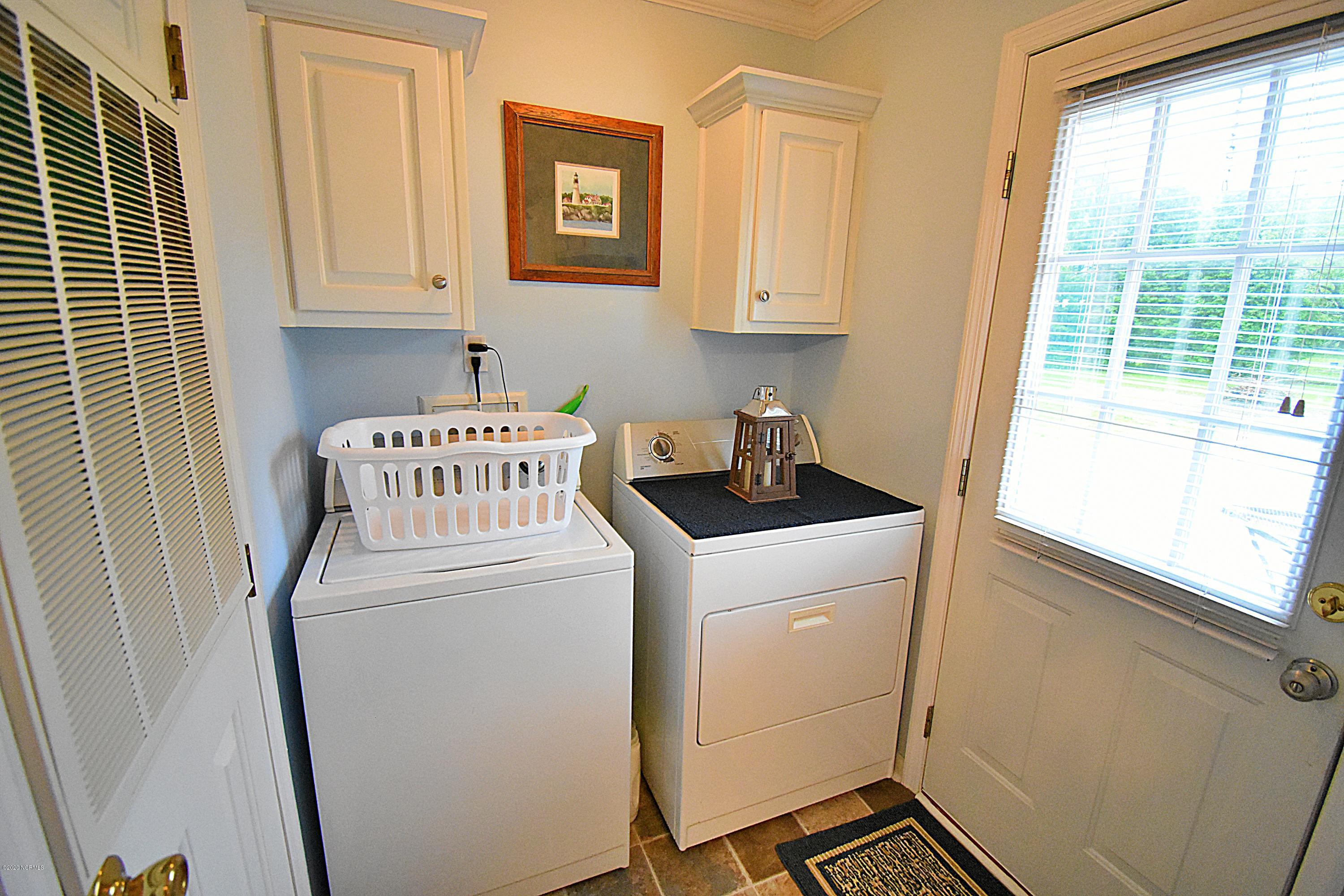 547 Chair Road New Bern, NC 28560 - Photo 16 of 21 Laundry area off kitchen