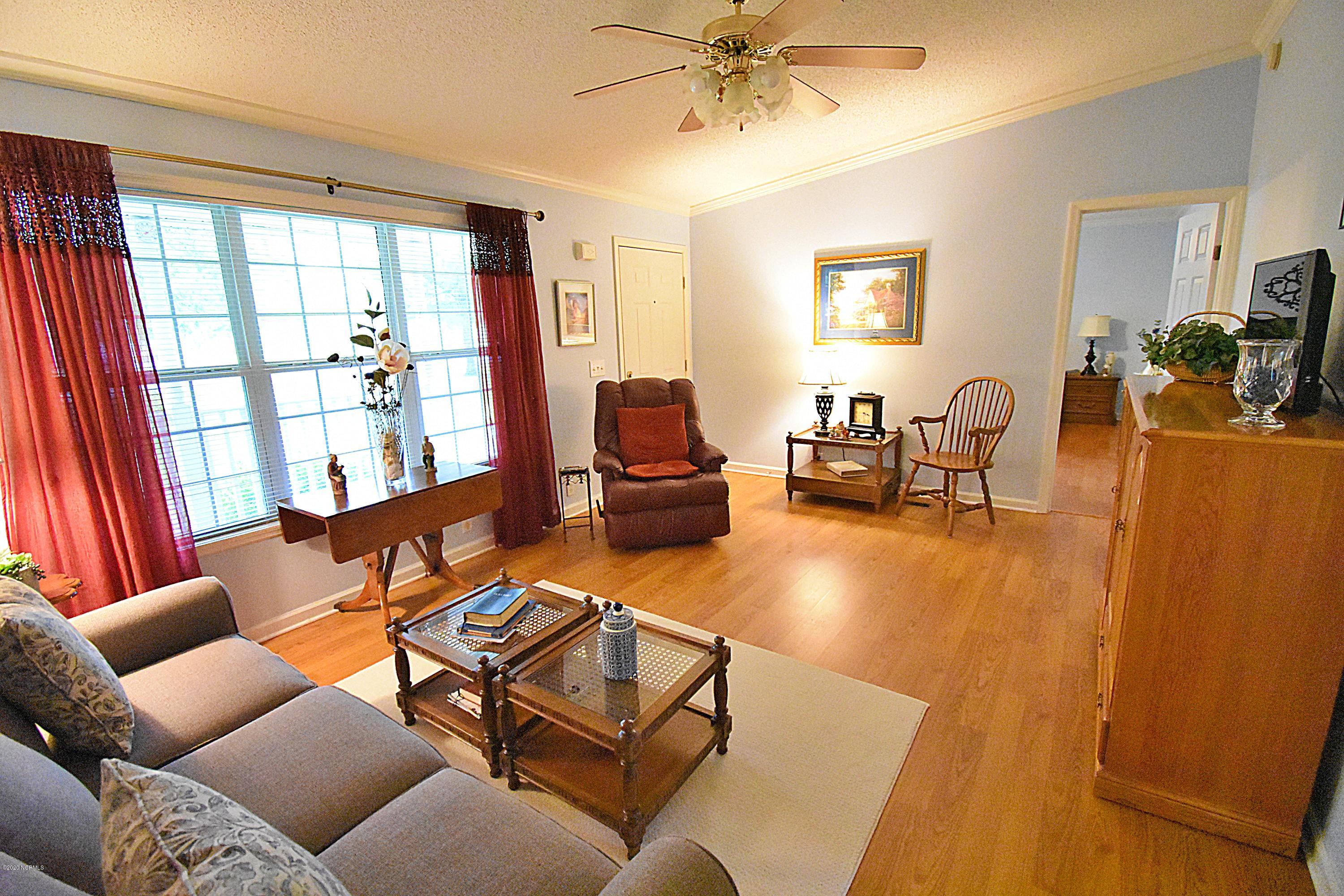 547 Chair Road New Bern, NC 28560 - Photo 2 of 21 Spacious Living Room with laminate floors