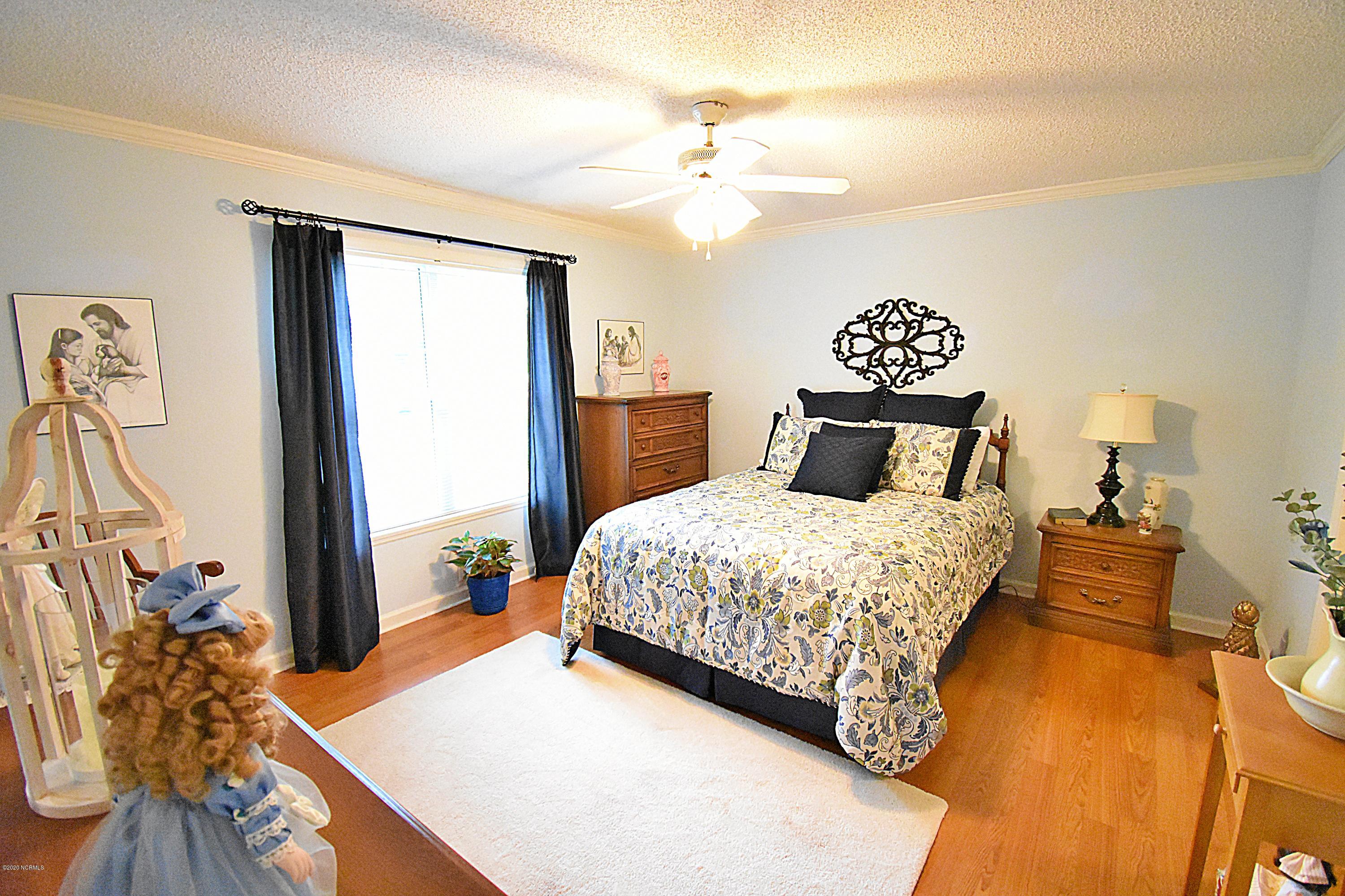 547 Chair Road New Bern, NC 28560 - Photo 6 of 21 Large Master Bedroom