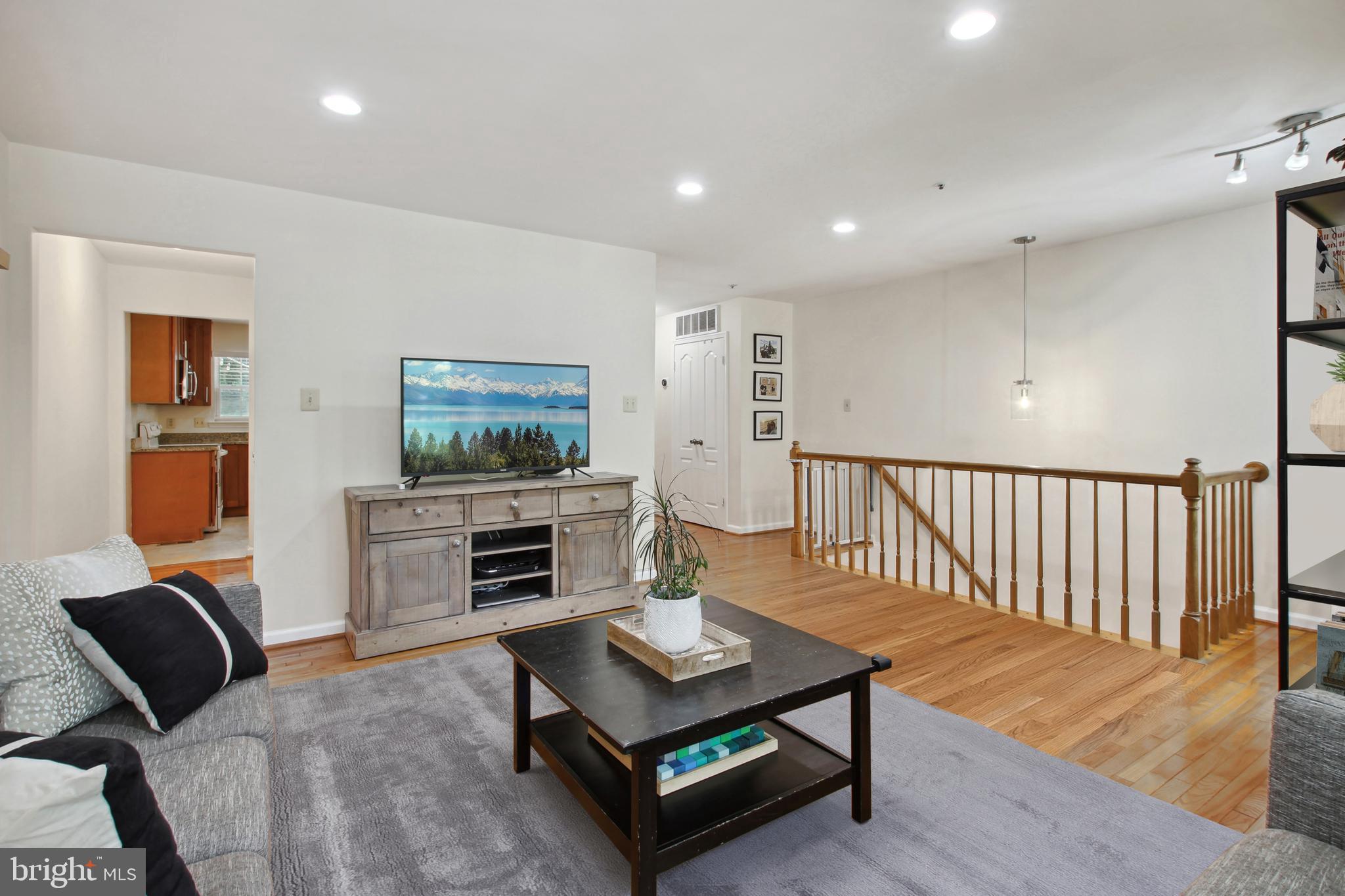 3305 Sea Port Way Silver Spring, MD 20902 - Photo 4 of 34