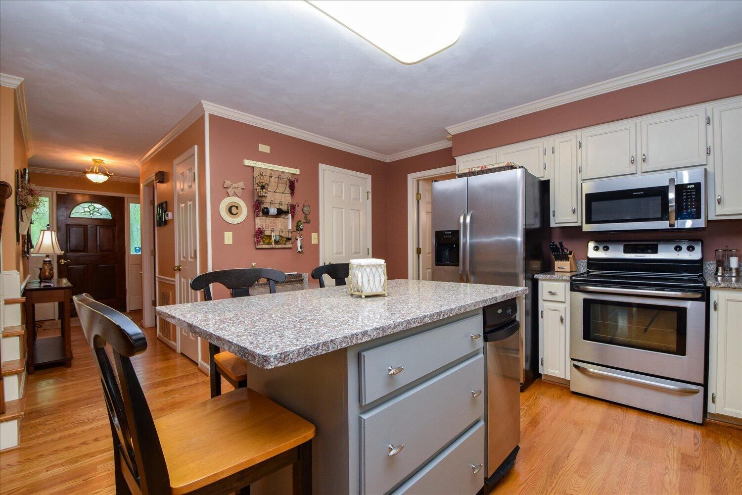 5448 Highfields Road Roanoke, VA 24018 - Photo 13 of 41 13-5448 Highfields-13
