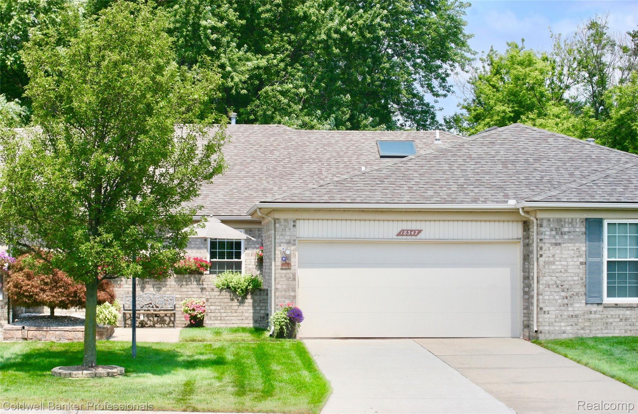 18347 Pleasant Valley Drive Macomb, MI 48044 - Photo 1 of 55 fullsizeoutput_570.jpeg