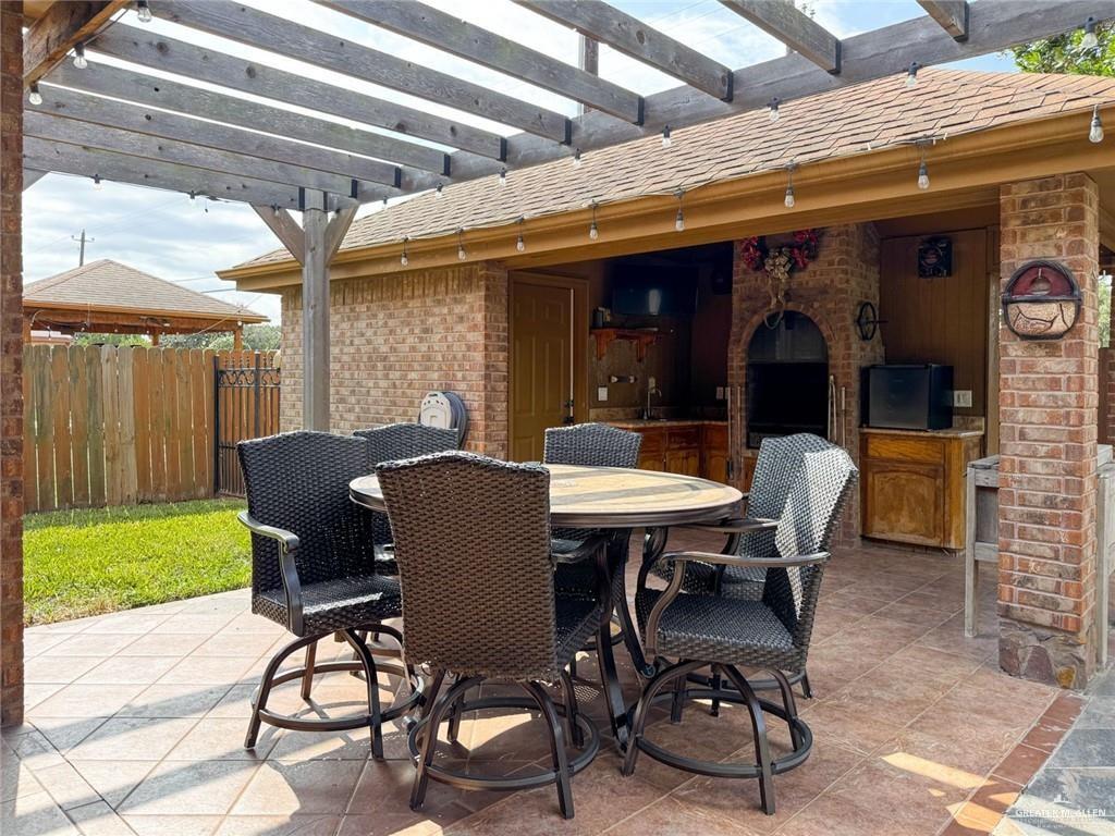 120 South Retama Lane Weslaco, TX 78596 - Photo 5 of 19 a view of a table and chairs in patio of the house