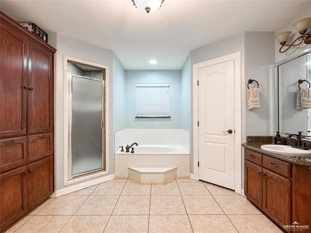 120 South Retama Lane Weslaco, TX 78596 - Photo 6 of 19 a spacious bathroom with a tub shower sink and mirror