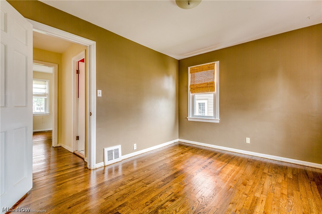 1394 Mayfield Ridge Road Cleveland, OH 44124 - Photo 10 of 21