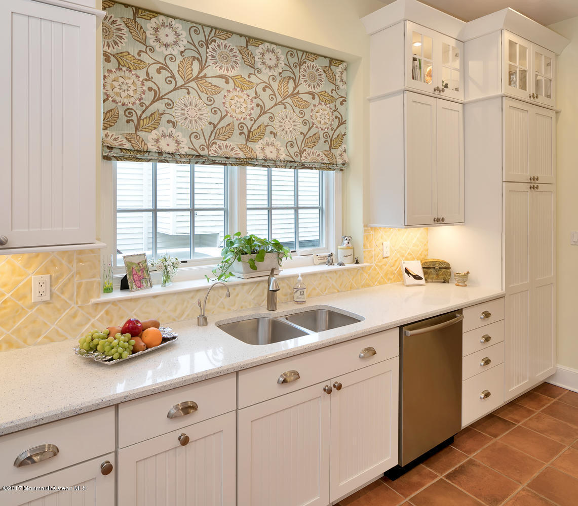 196 Spring Street Red Bank, NJ 07701 - Photo 5 of 39 196 Spring St Red Bank NJ-large-012-29-4