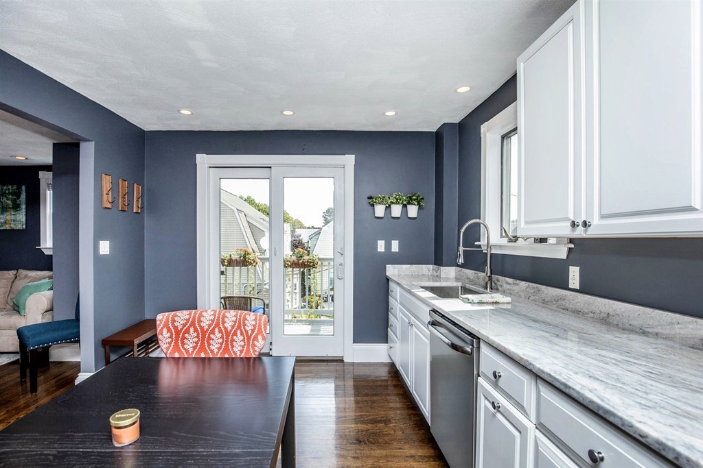 189 Burrill Street, Unit 2 Swampscott, MA 01907 - Photo 4 of 23
