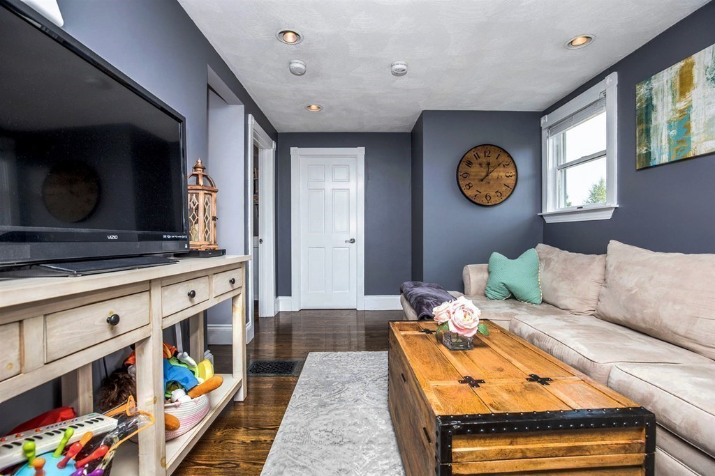 189 Burrill Street, Unit 2 Swampscott, MA 01907 - Photo 9 of 23