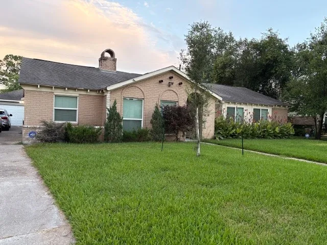 a view of an house with backyard space and porch