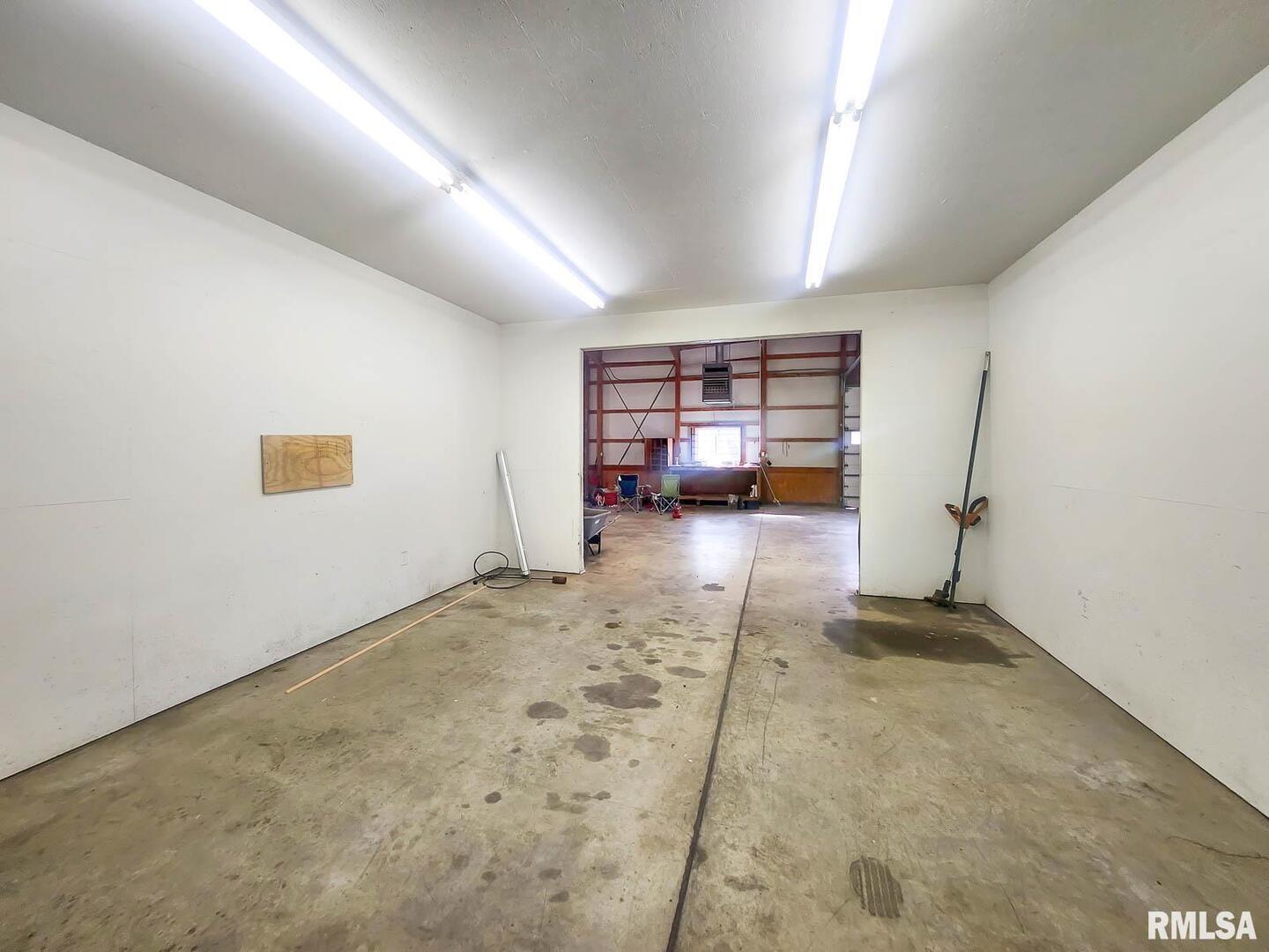 2878 Sunfield Road Du Quoin, IL 62832 - Photo 26 of 47 an empty room with windows