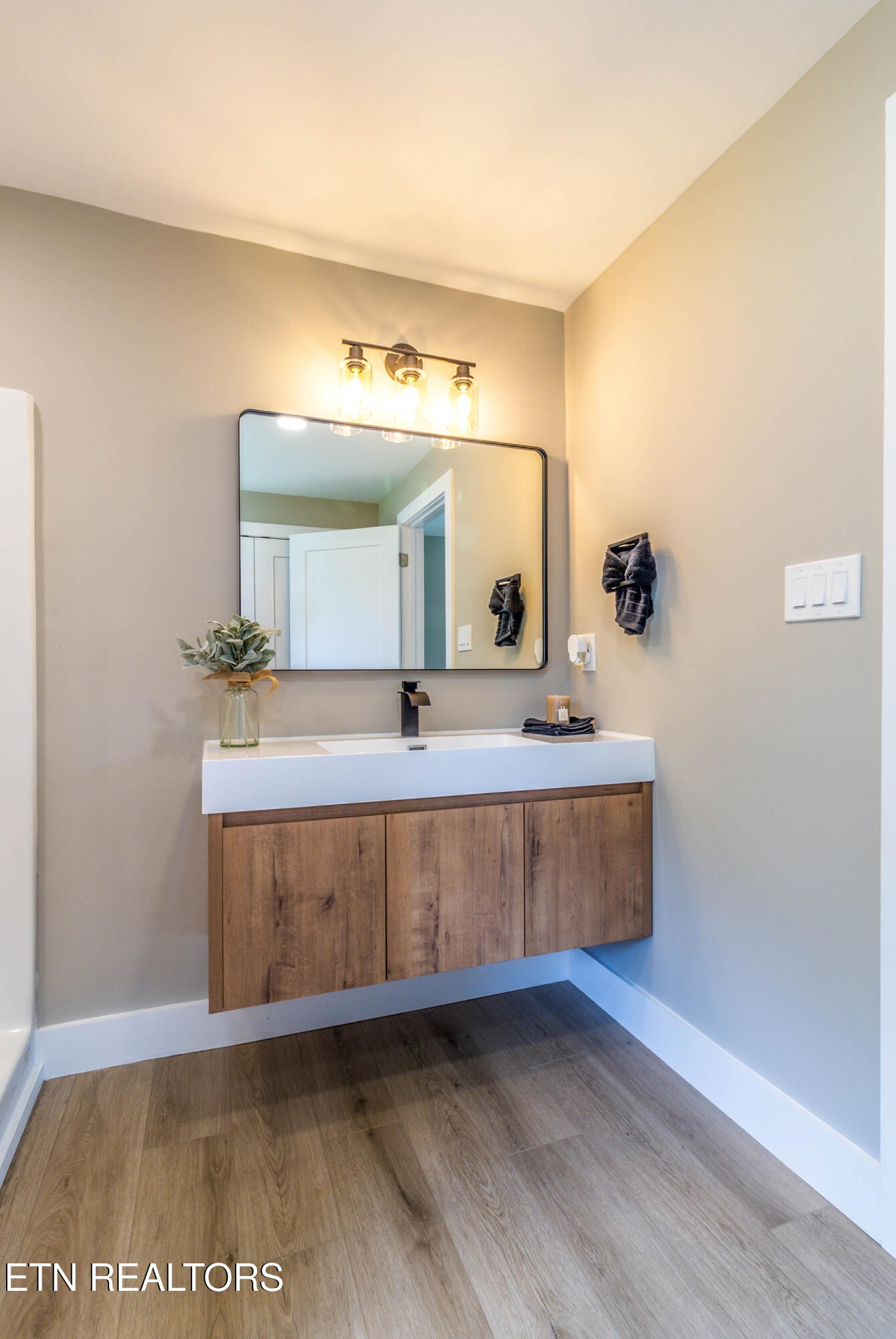 505 Foust Carney Road Powell, TN 37849 - Photo 18 of 40 a bathroom with a sink and a mirror