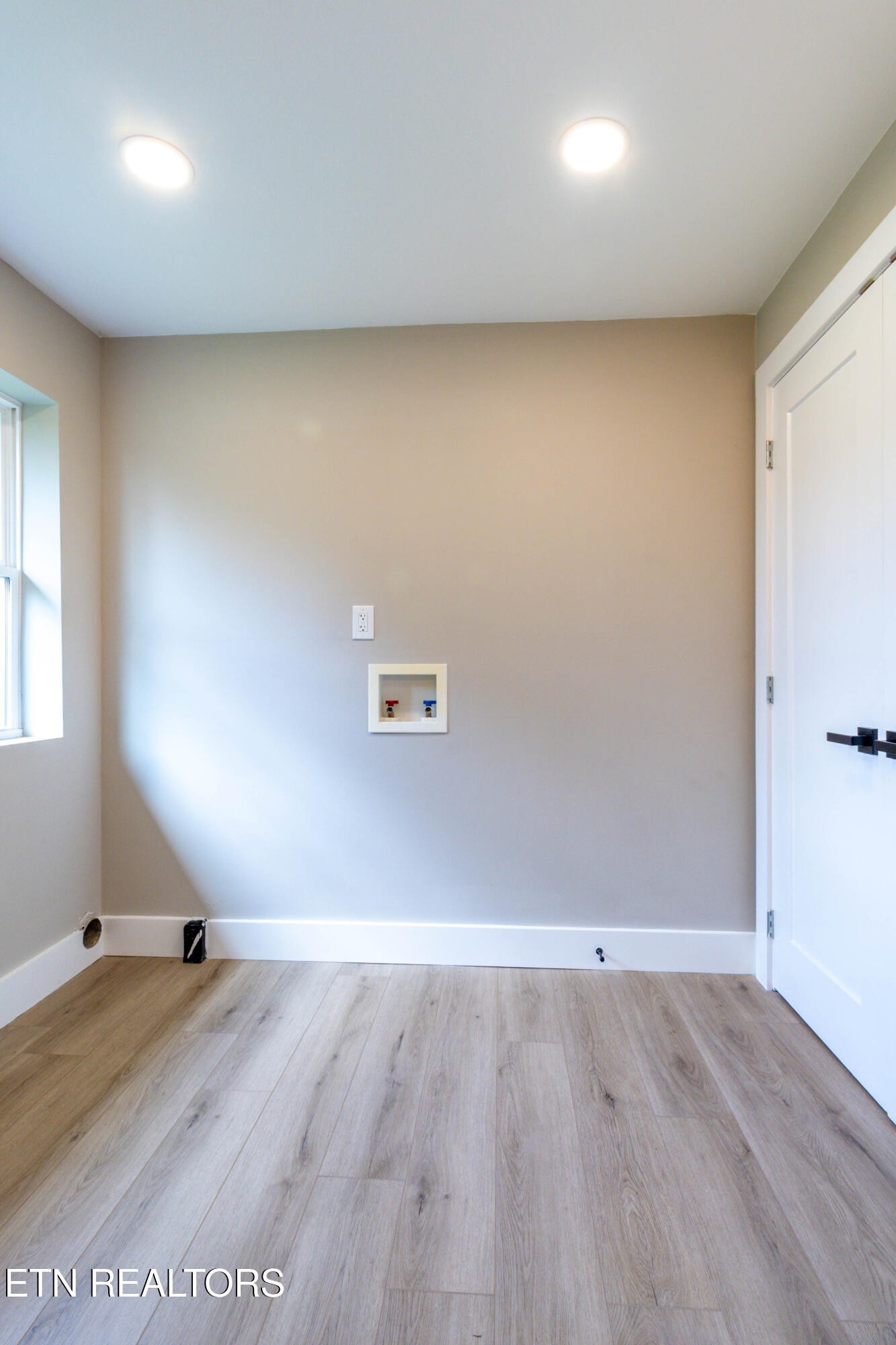 505 Foust Carney Road Powell, TN 37849 - Photo 23 of 40 an empty room with wooden floor and windows