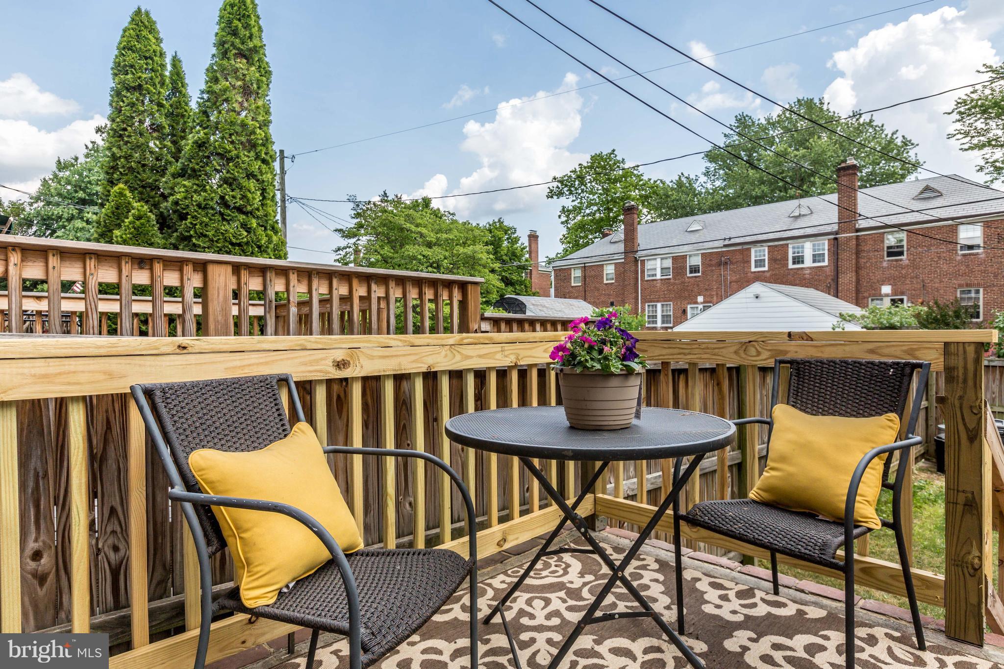 7 Murdock Road Baltimore, MD 21212 - Photo 28 of 30 a balcony with table and chairs