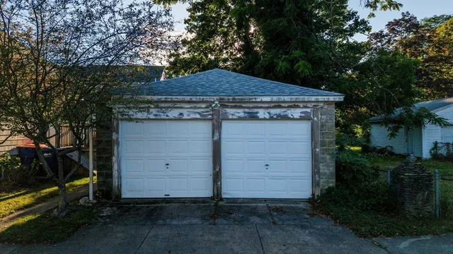 a view of a house with a tub