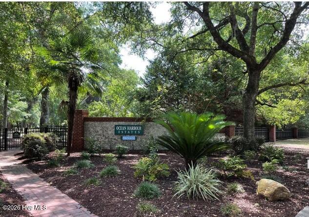 Ocean Harbour Estates Entrance-1254 Harbour Gate South SW